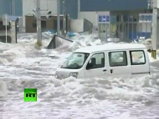 tsunami Japon, Sauvetage par hélicoptère sur le toit