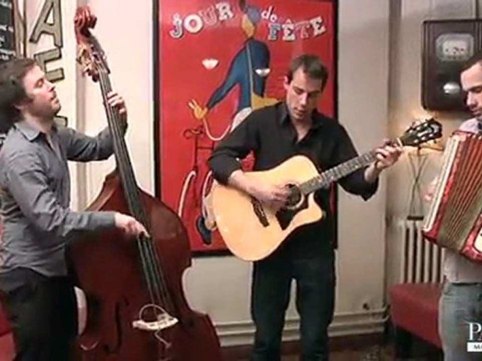 "Abbesses" chantée par Arnold (trio)