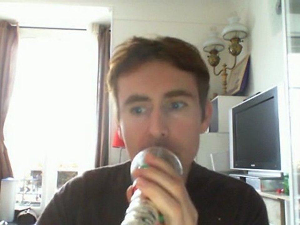 Wiwi égratigne "fais doucement"