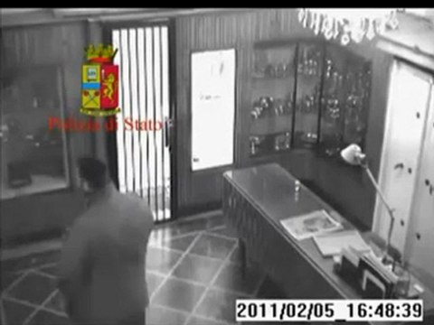Reggio Calabria - Rapina alla gioielleria Versace (18.03.11)