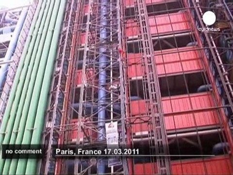 Le Spiderman français escalade le centre... - no comment