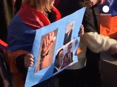 Miles de opositores armenios piden la dimisión del Gobierno
