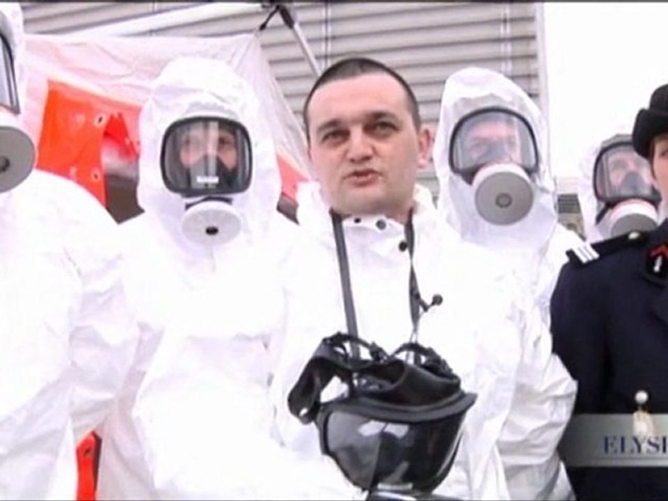 N. Sarkozy visite l'école qui forme les Officiers de Sapeurs-Pompiers