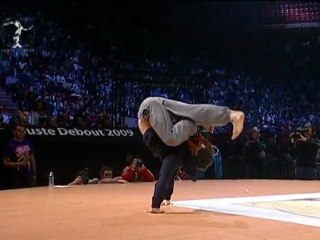 Nico dances with Amélie Poulain for JUSTE DEBOUT