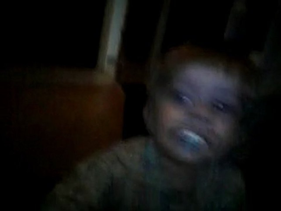 Charlie dansar till Eric Saade "Popular"