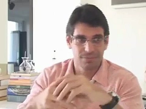 Iluminação de teatro no apê do ator Alexandre Barillari