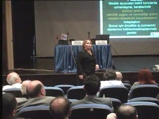 (2) Prof.Dr. Esin Can Mutlu - Saryer' de Mesleki Geleceğimiz Konulu Sunumunu Yaparken