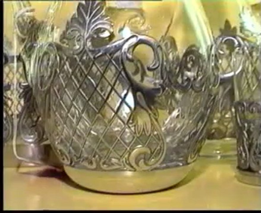 Etains des Potstainiers Hutois.video sur la fabrication.artisans.cadeaux personnalisés,cadeaux de mariage,cadeaux de naissance,decanteurs,luminaires.carafes.pintes.lustres.verres