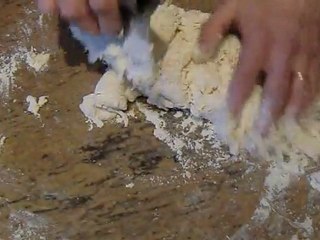 Feuilletage : détrempe au coupe-pâte