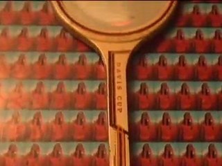 Squat: garrafões no teto e presentes de amigos nas paredes