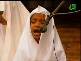 Belle récitation du Coran par jeune garçon