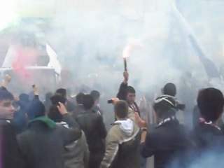 şampiyonmuş gibi karşılama [KARTALSPOR TARAFTARI]