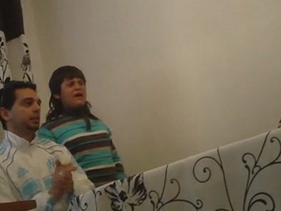 juélga en la casa del bébé del cedres con los ninos flamencos de marseilla parté 3