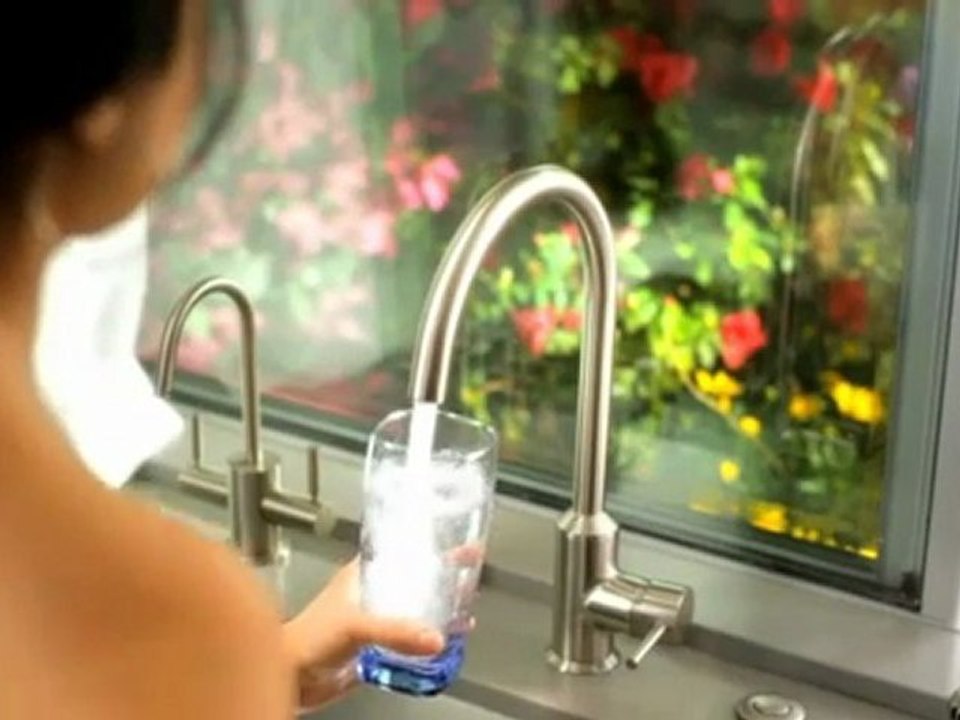 Rihanna et Selena Gomez dans la pub pour le projet Tap Water de l'Unicef