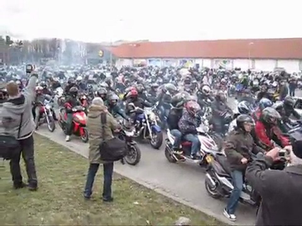 MOTOCYKLIŚCI