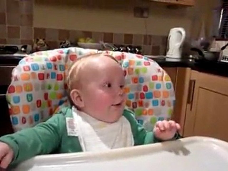 Bébé trop drôle rigole exactement comme son père [Lol Baby]