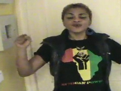 La poetesse Nathy Ebriet declame Paix