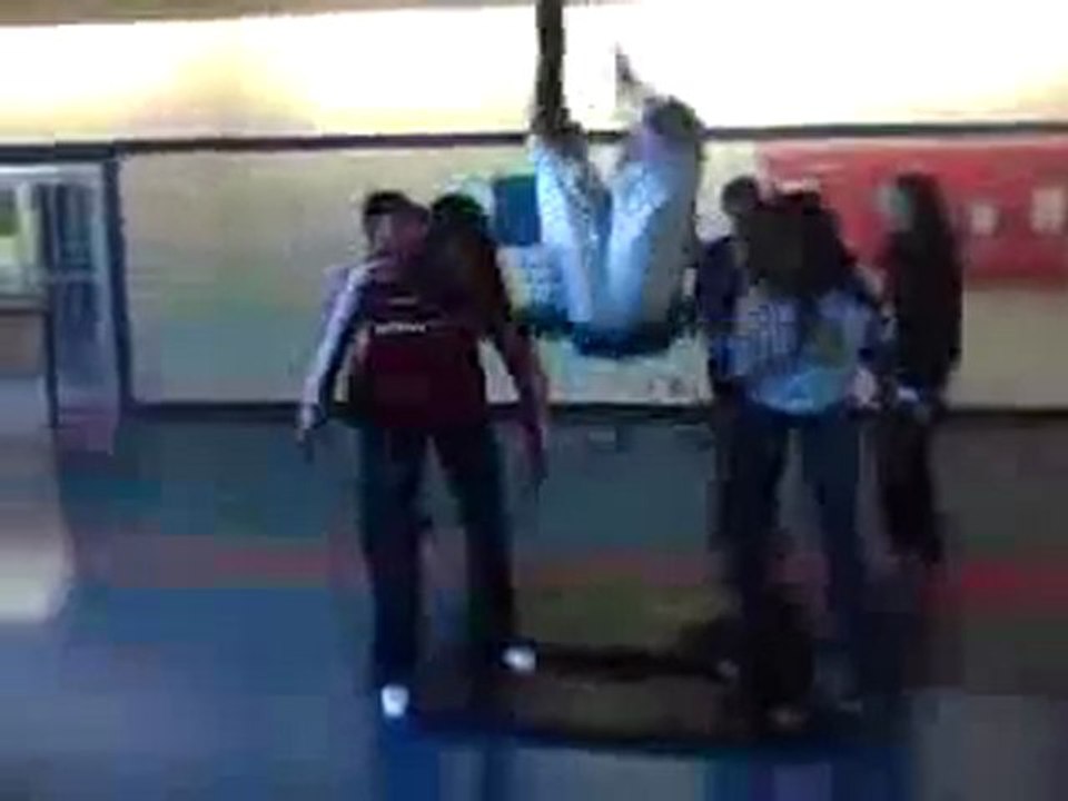 0131 - Régis fait un faceplant