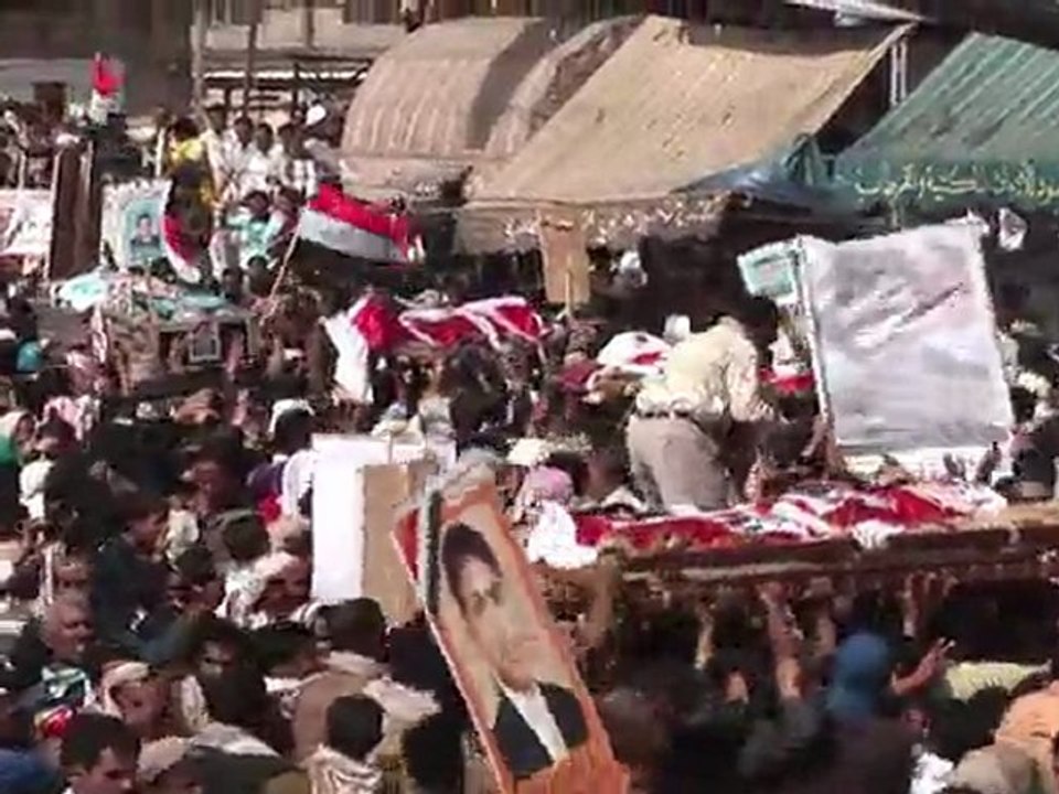 Yémen: Funérailles massives à Sanaa