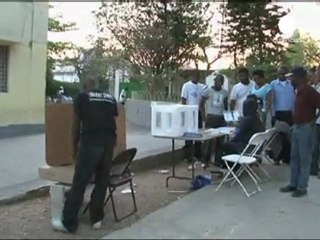 Les Haïtiens se choisissent un nouveau président