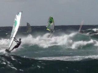 hookipa-beach-surfers