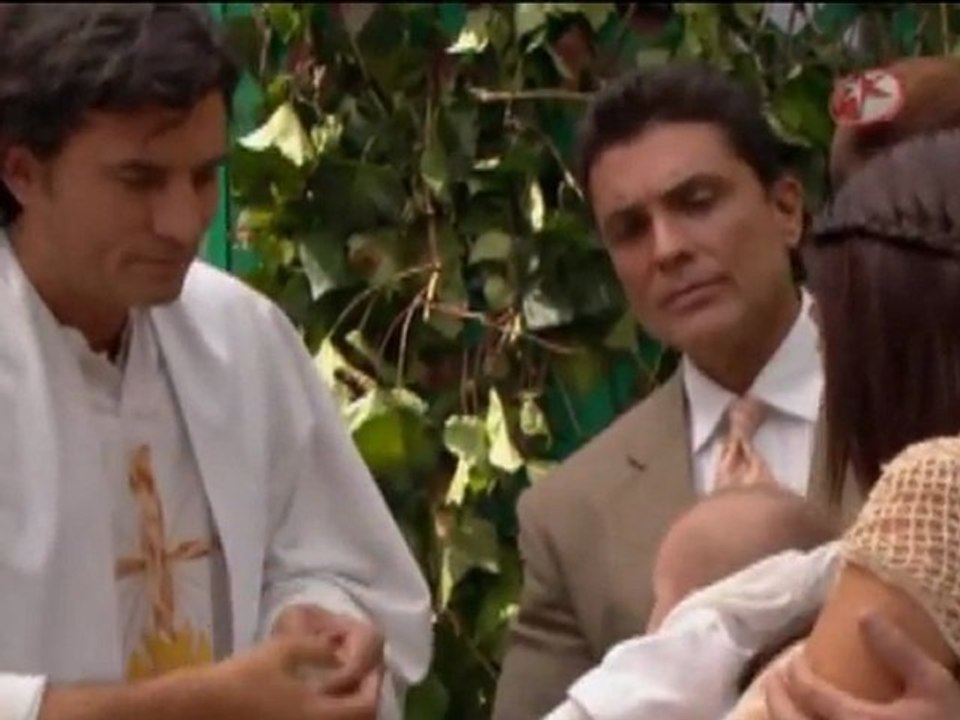 Bautizo hijo de Maria y Max cap 98