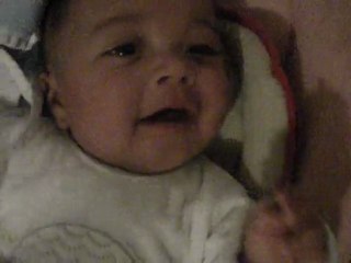 J'essaie de sucer mon pouce!