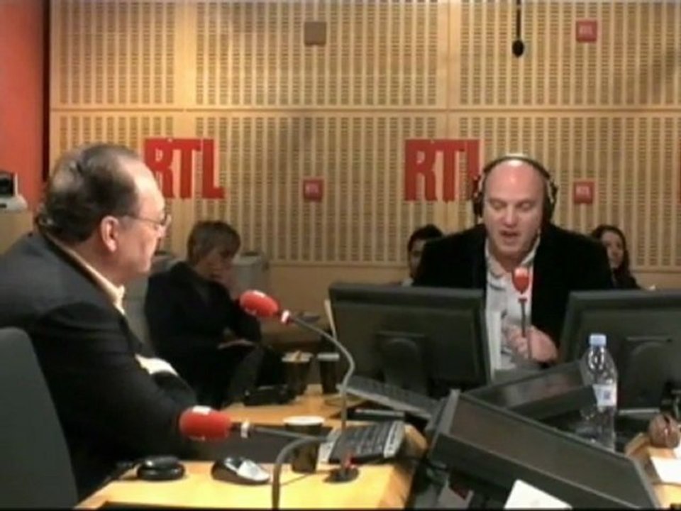 "Vous êtes-vous mobilisés dimanche ? Irez-vous voter au deuxième tour des Cantonales ?" : le "Débat" avec Roland Cayrol, directeur de recherche au Cevipof (21 mars 2011)