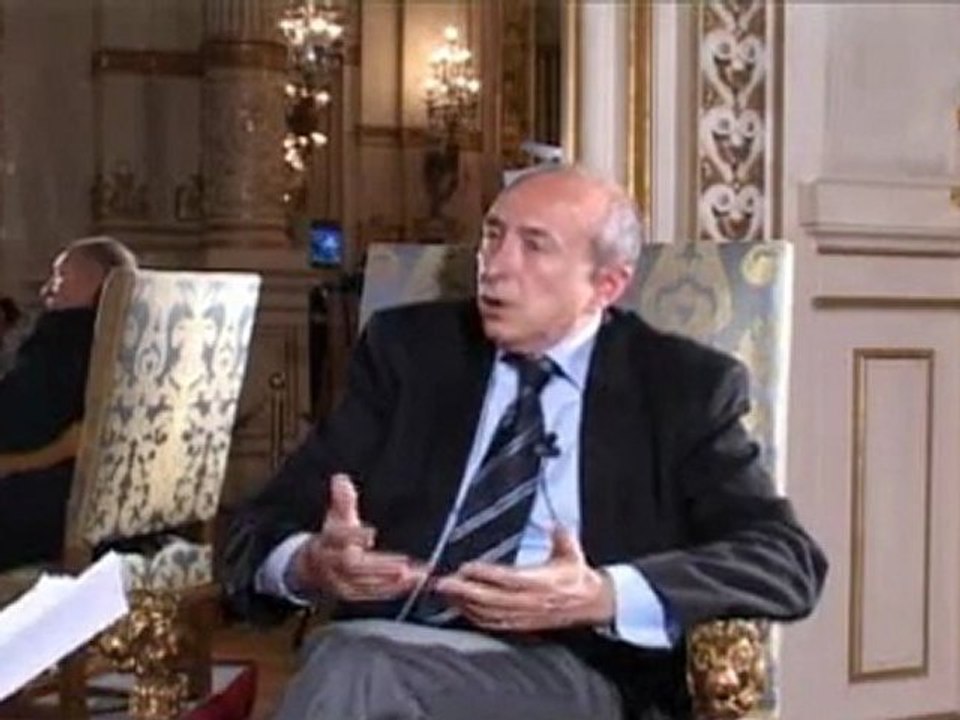 GERARD COLLOMB  EST SENATEUR  MAIRE DE LYON