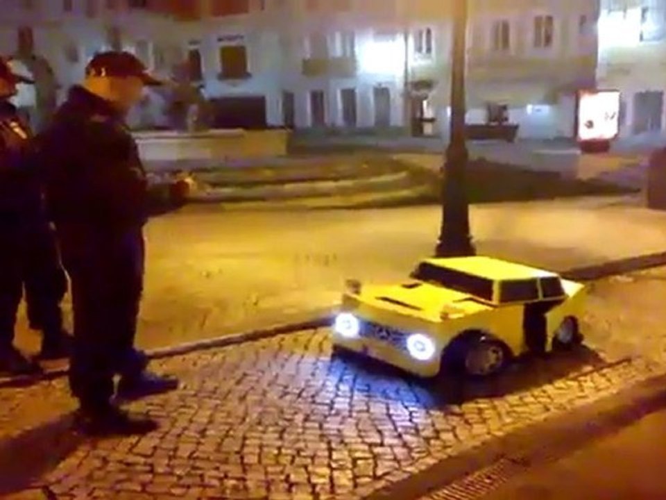 Pensavano fosse un'auto vera