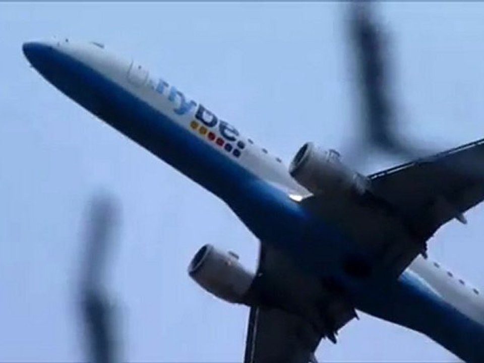 Take off Flybe Embraer 195 Chambéry Savoie Aéroport