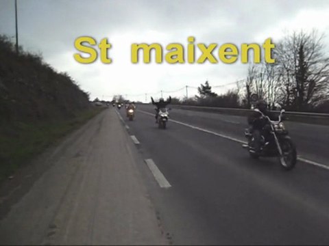 Pour les puces a niort Le 19 mars 2011 nous sommes 18 motos au Départ de chez Dafy moto Poitiers