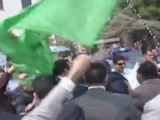 Egyptiens pro KADHAFI encercle ban kimoun "onu" VIVE KADHAFI