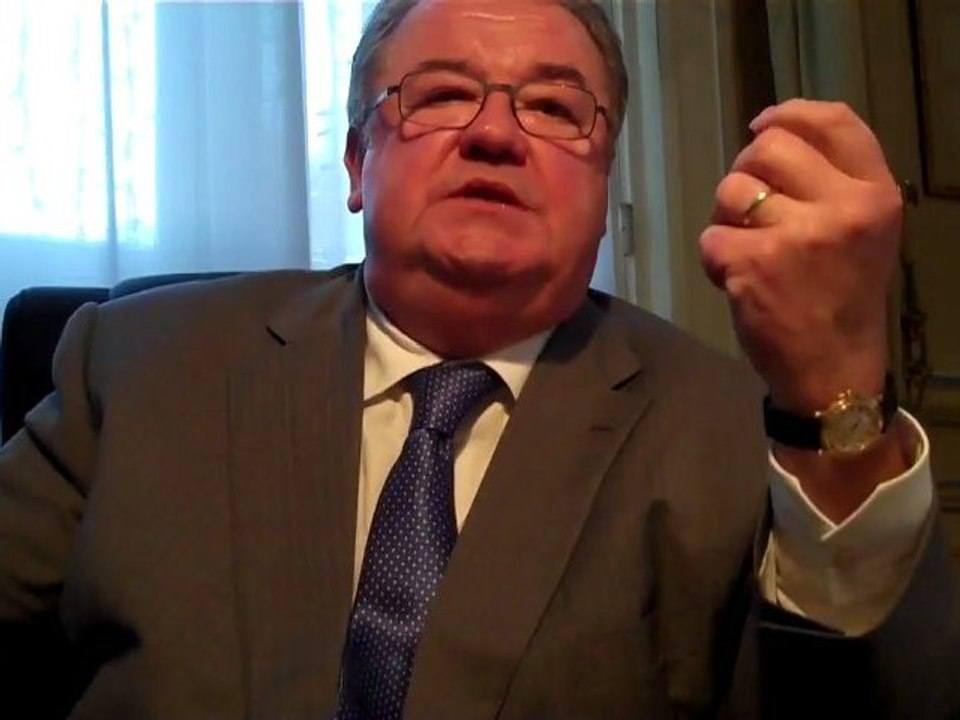 Daniel Vaillant, député maire du 18e arrondissement de Paris, s'exprime sur le cumul des mandats et son salaire de maire