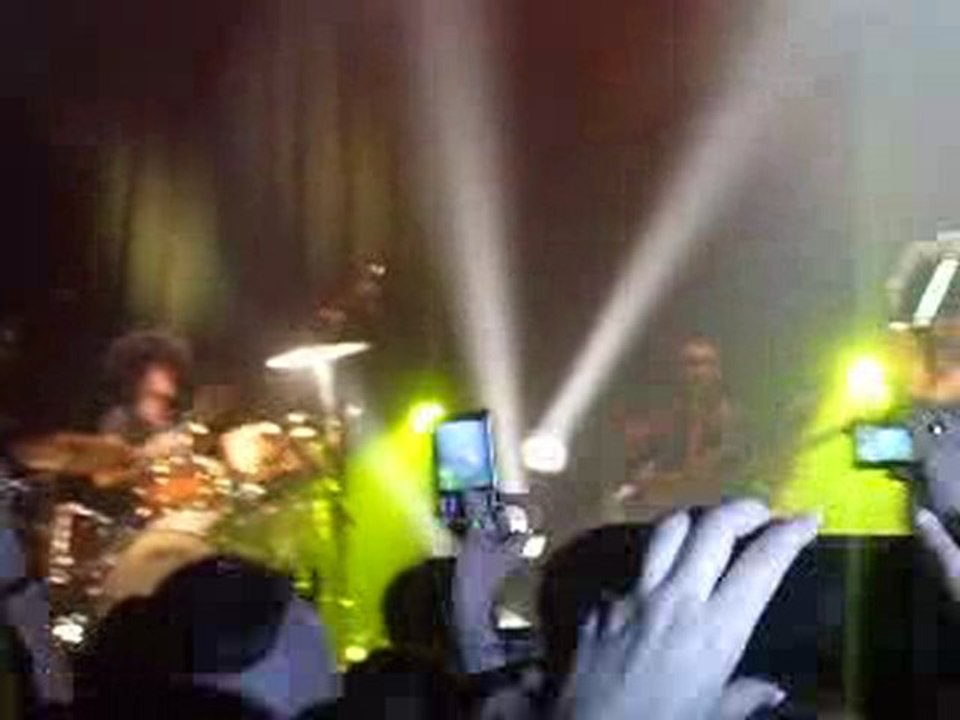 AYO- I WANT YOU BACK - LIVE PARIS 21/03/2011