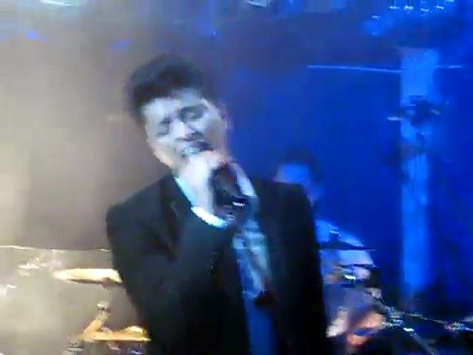 Bruno Mars - Talking To The Moon Live in paris