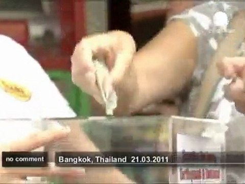 En Thaïlande, des éléphants collectent... - no comment