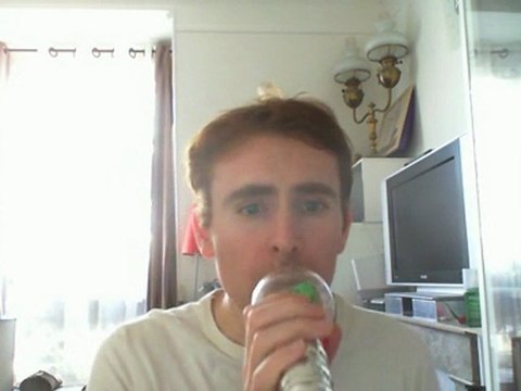 Wiwi égratigne hello de Yannick Noah & Asa