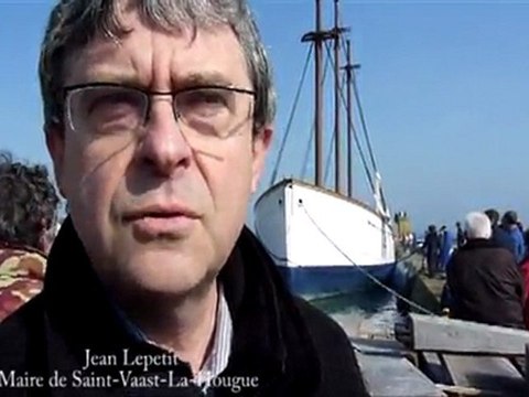Le Marité mis au sec à Saint-Vaast-La-Hougue