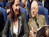 Pierre Bergé En ce moment  les vraies primaires, Ségolène est en train de les faire,elle remplit plein à craquer les salles...