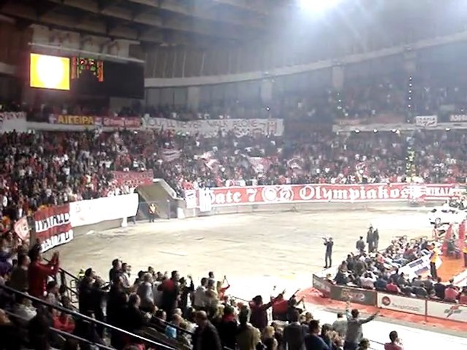 RedPlanet.gr - Κερκίδα στο ΣΕΦ με Σιένα