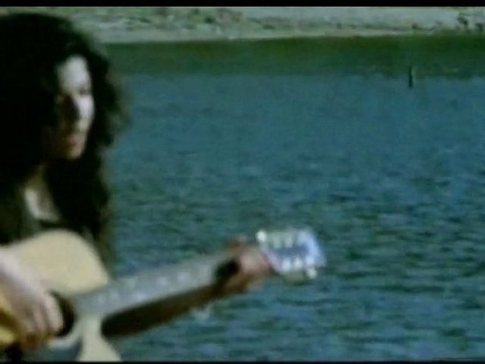 Neslihan - HIC SEVMEDIM video klip HQ süper slow