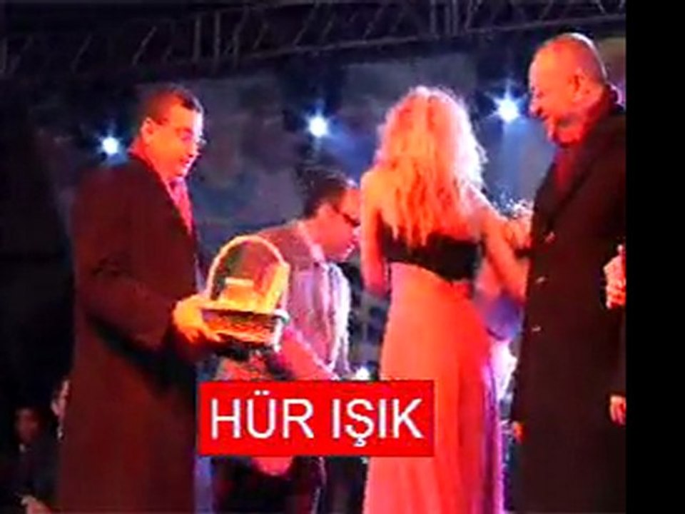Petek Manisalılara Unutulmaz Bir Gece Yaşattı
