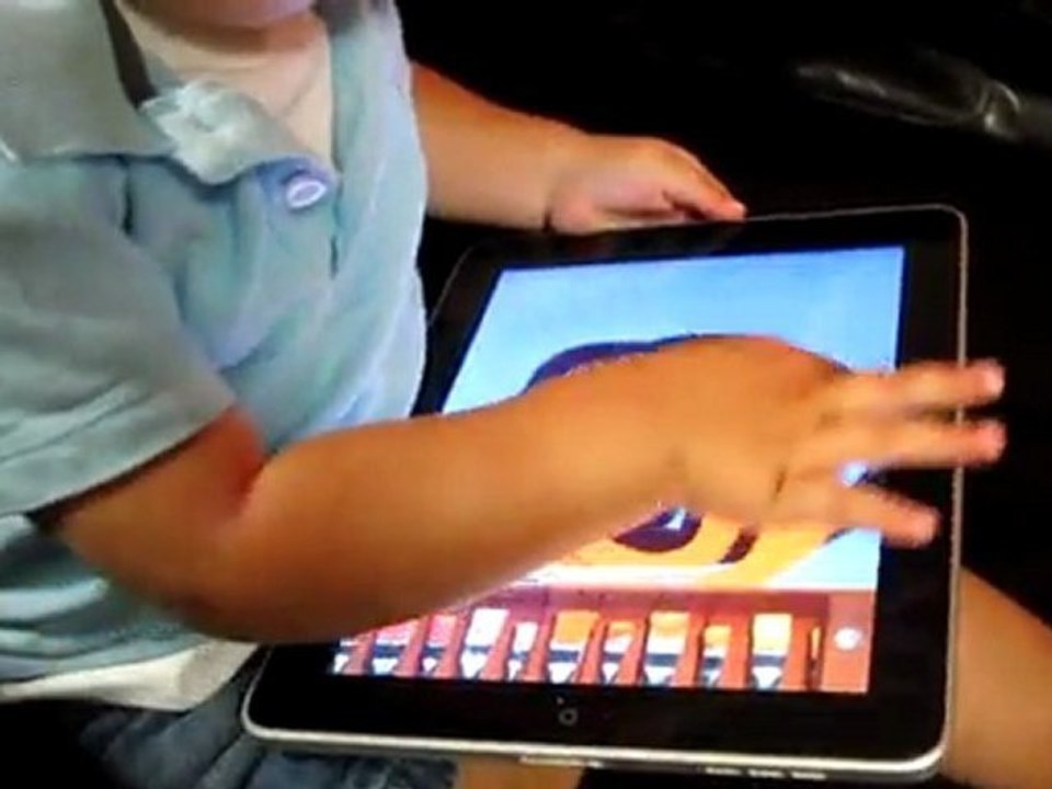 Bébé de 2 ans déja champion de l'Ipad [Baby Geek]