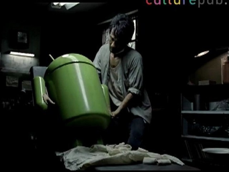 Gory Android has thumbs up / Sony Ericsson SuperBowl