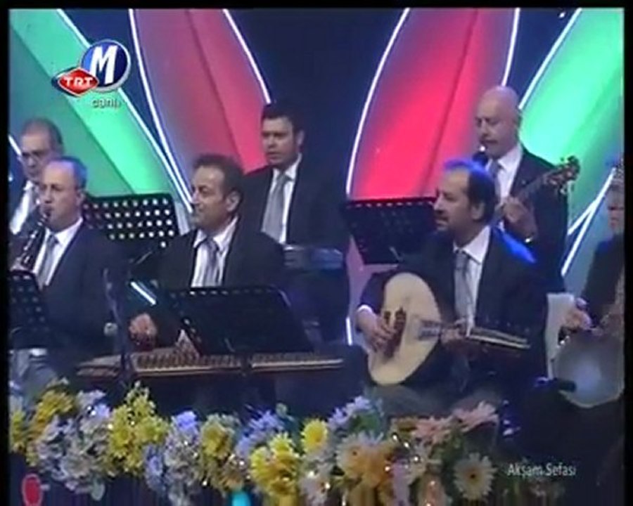 BAHADIR ÖZÜŞEN - Batan Gün Kana Benziyor