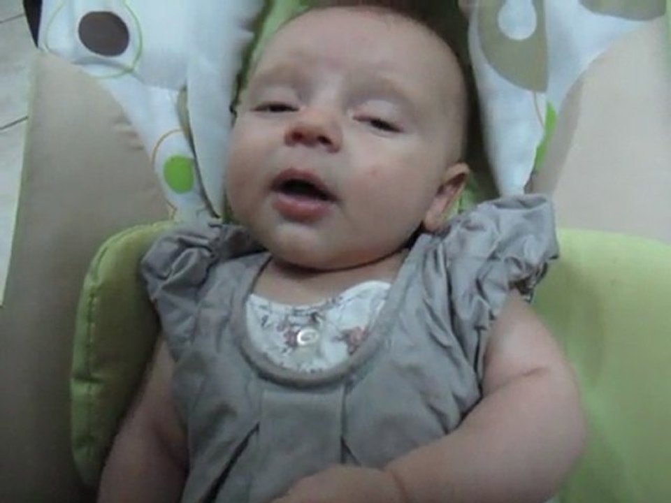 Premiers sourires et discours