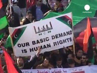 Libye : les habitants de Benghazi manifestent en soutien...