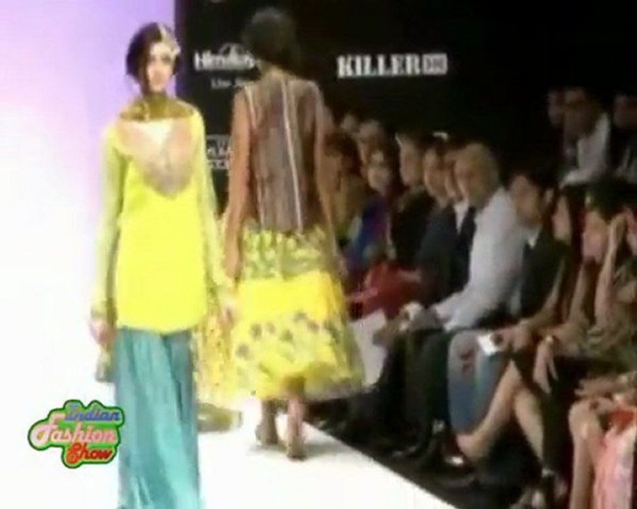 Catch Amitabh Bachchan In Indian Bridal Wear At Lakme Fashion Week