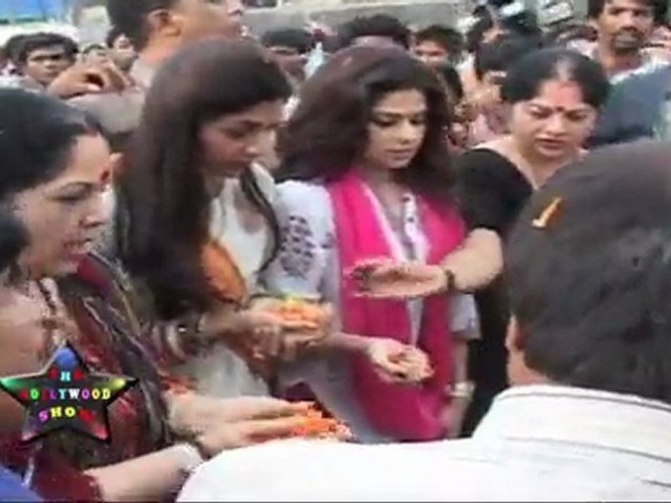 Watch1st Time Shilpa Shetty-Shamita Shetty-Raj Kundra with family At Ganpati Visarjan